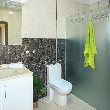Sleeps 6 Pool Air Con Wifi Willa