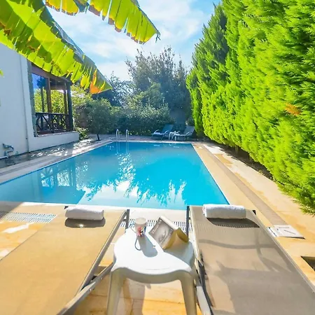Sleeps 6 Pool Air Con Wifi